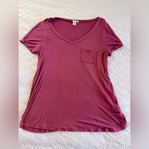 Red/pinkish v neck tee